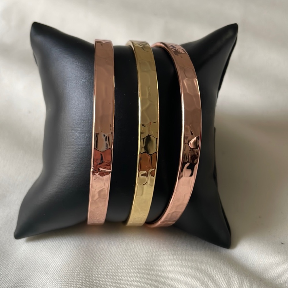 Set of good and rose toned bangles